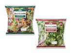 To poser Chef Select salatblandinger: en med 200g og en med 100g.