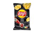 En pose chips med tomatsmag og et billede af en ketchupflaske.