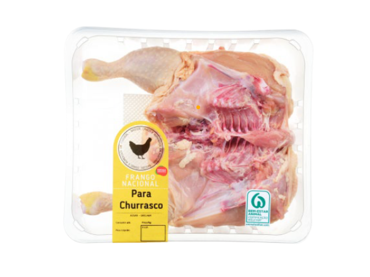 Frango nacional para churrasco em embalagem de plástico transparente.