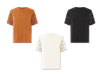 Drei T-Shirts in den Farben Beige, Schwarz und Orange.