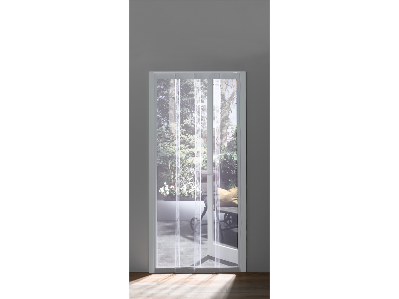 Cortinas mosquiteiras para portas, uso interno e externo.
