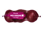 Oaklands red onions in a net bag: ideal for salads.