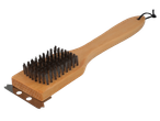 Uma escova para grelhar com cabo de madeira e cerdas de metal.