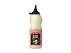 En flaske chilimayonnaise med et billede af en bao bun og teksten 'FLASKE AF 50% BIO PLAST'.