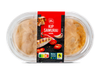 Kip Samurai salade in een transparante verpakking met een rood etiket.