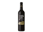 Garrafa de vinho tinto com rótulo preto e dourado, com as letras 'JP' em destaque.