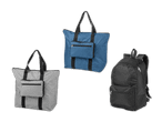 Drei faltbare Taschen: eine blaue und eine graue Tragetasche sowie ein schwarzer Rucksack.