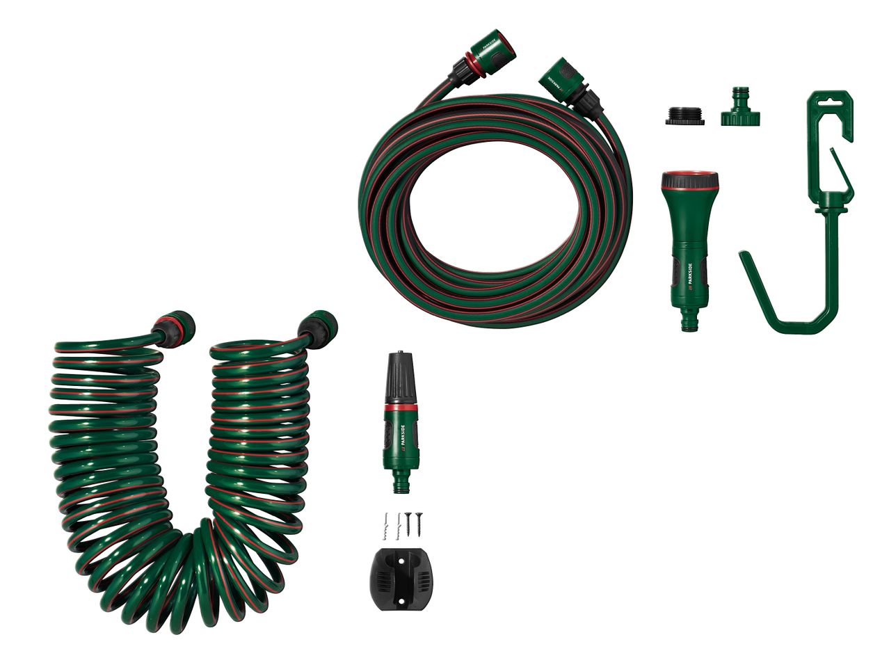 Gartenschlauch-Set mit Spiralschlauch, aufgerolltem Schlauch, Sprühdüse, Anschlüssen und Wandhalterung.
