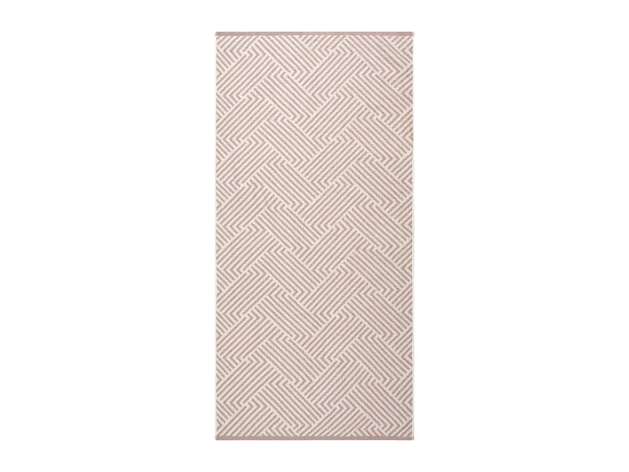 Beige and white geometric pattern runner rug