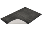 Tamsiai pilkas L formos vonios kilimėlis su neslystančiu pagrindu.