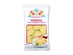 Pakke med pierogi med surkål og bacon, dekoreret med et folkeligt mønster.