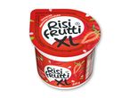 En Risifrutti XL jordbærrisdessert i en rød kop med jordbærillustrationer.