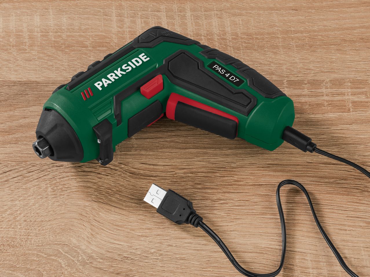 Зелен акумулаторен винтоверт Parkside® с USB кабел.
