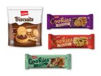 Forskellige pakker med kiks og cookies, herunder en pose med hasselnøddekiks og tre pakker cookies med forskellige smagsvarianter.