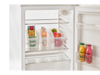 Frigider cu coșuri de depozitare Silvercrest® pline cu alimente.