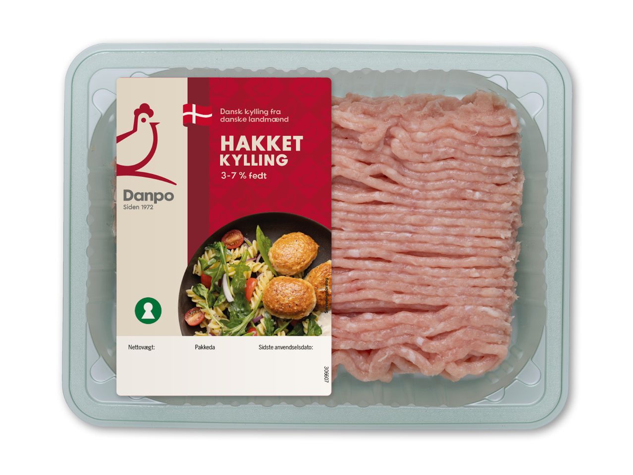 Pakke med hakket kyllingekød med 3-7% fedt, med et billede af en salat med kyllingefrikadeller.