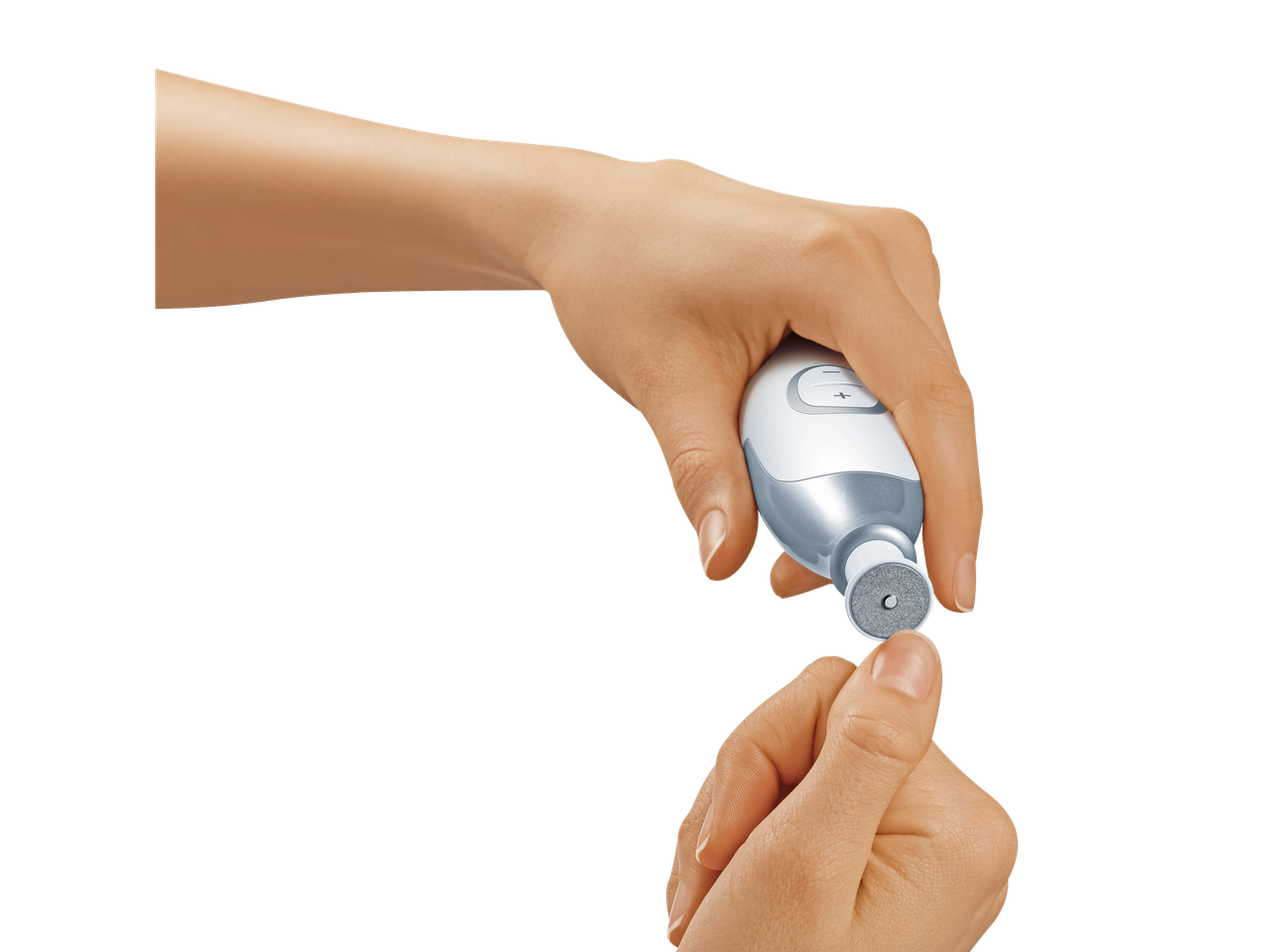 Naine kasutab elektrilist küüneviili.