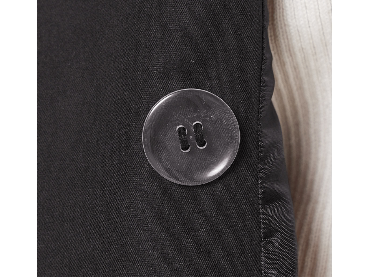 Must kangas läbipaistva nupuga.