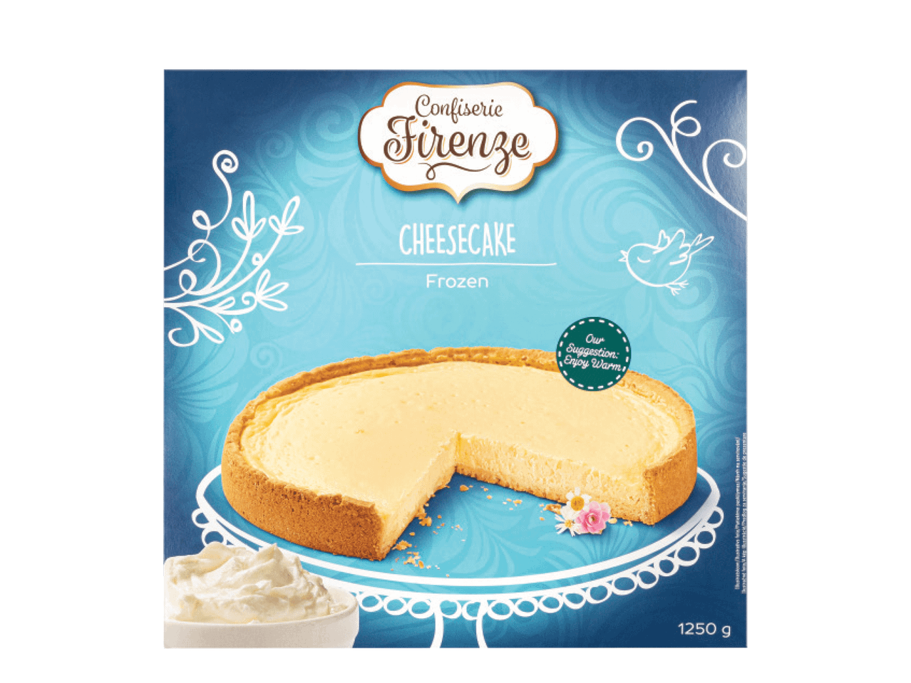 Confiserie Firenze saldēta siera kūka ar putukrējumu uz zila fona.