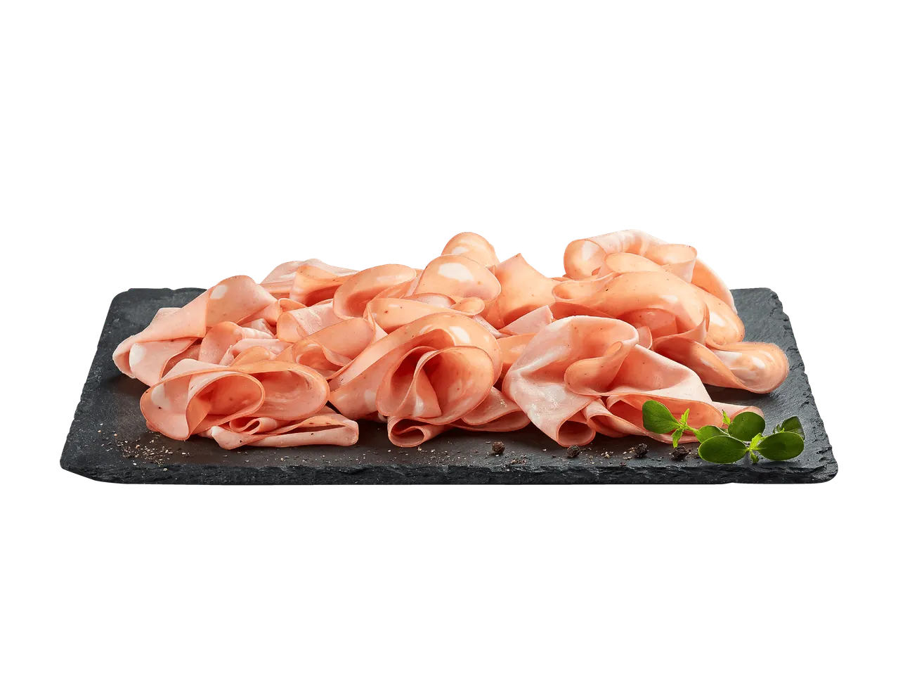 Mortadella-Scheiben auf einem Schieferbrett mit schwarzem Pfeffer und Oregano.