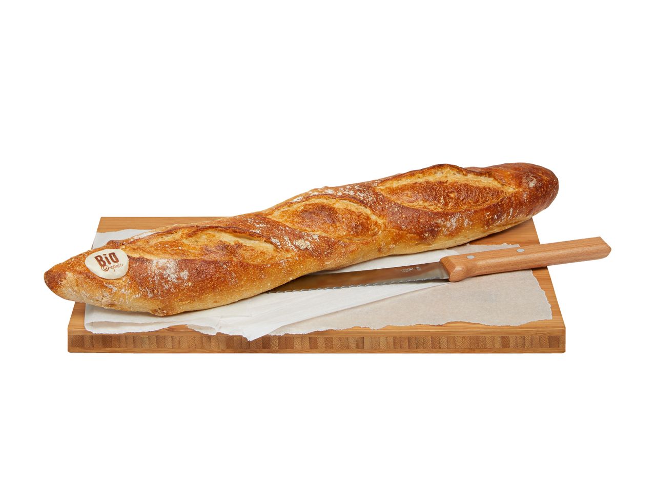 Ein knuspriges Baguette auf einem Holzbrett.