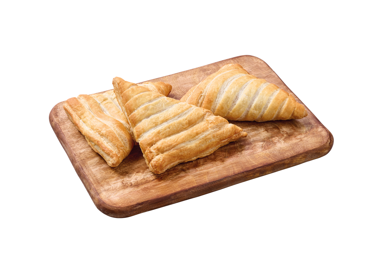 Kolm küpsetatud pirukat puuplaadil.