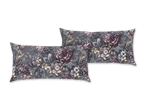 Zwei dekorative Kissen mit Blumenmuster in Grau- und Lilatönen.