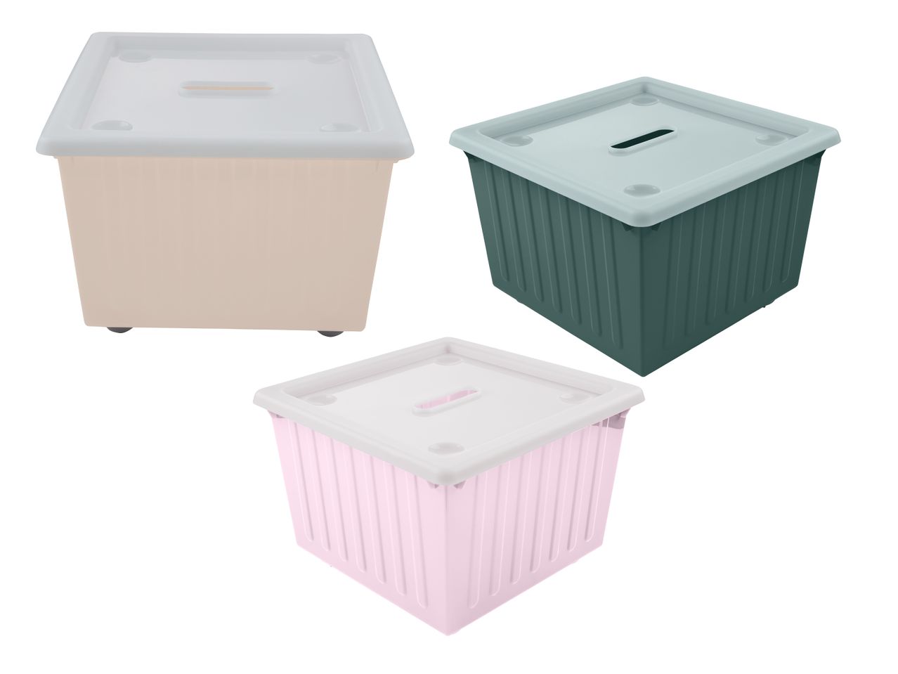 Drei quadratische Aufbewahrungsboxen in Beige, Dunkelgrün und Rosa mit weißen Deckeln.