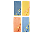 Quatro panos de microfibra coloridos para limpeza.
