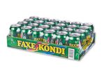 En pakke med 24 grønne sodavandsdåser med teksten 'FAXE KONDI' på siden.