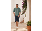 Camiseta e shorts de verão para homem.